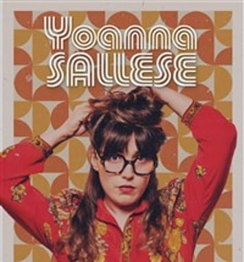 Yoanna Sallese dans C'est pas grave