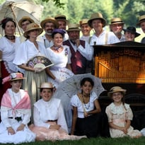 Secrets de bal : danses, us et coutumes du XIXe siècle