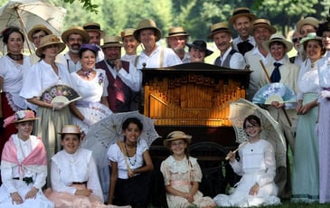 Secrets de bal : danses, us et coutumes du XIXe siècle
