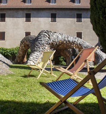 "Écorcée" une installation de Simon Augade