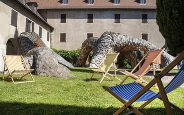 "Écorcée" une installation de Simon Augade