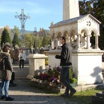 Prêtres et religieuses au cimetière Saint-Roch : des destins spirituels croisés, par Xavier Giacomazzi