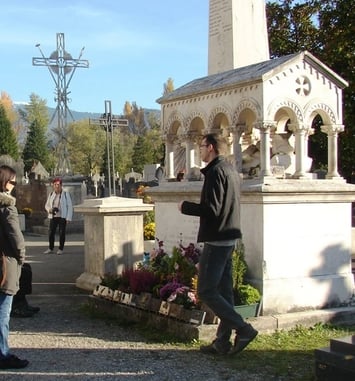 Prêtres et religieuses au cimetière Saint-Roch : des destins spirituels croisés, par Xavier Giacomazzi