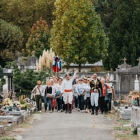 La marche de l'Empereur, visite théâtrale au cimetière Saint-Roch par la Cie de l'Élan Théâtre