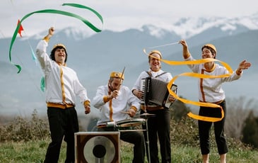 Petit(s) Présent(s) pour Grand Futur