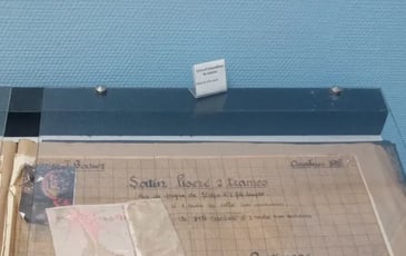 Table thématique : collection papier et archive textile