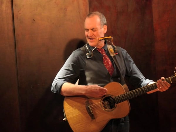 Barefoot Iano, blues australien