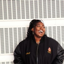 Sarah Lélé, La mauvaise éducation