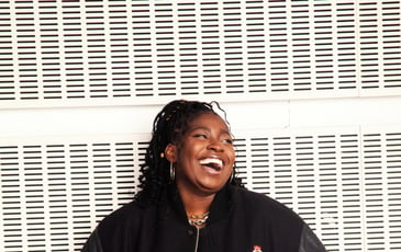 Sarah Lélé, La mauvaise éducation