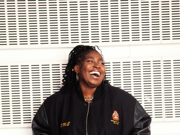 Sarah Lélé, La mauvaise éducation