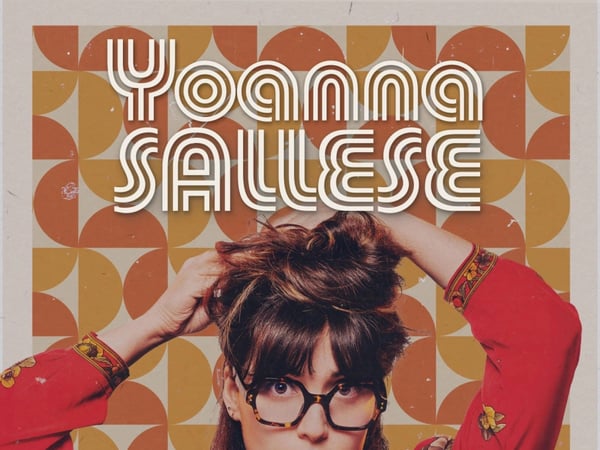 Yoanna Sallese dans C'est pas grave